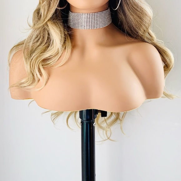 Gorgeous 22” Ombré Ash Blonde Mix Premium Synthetic Fiber Lace Front Wig - Picture 2 of 10